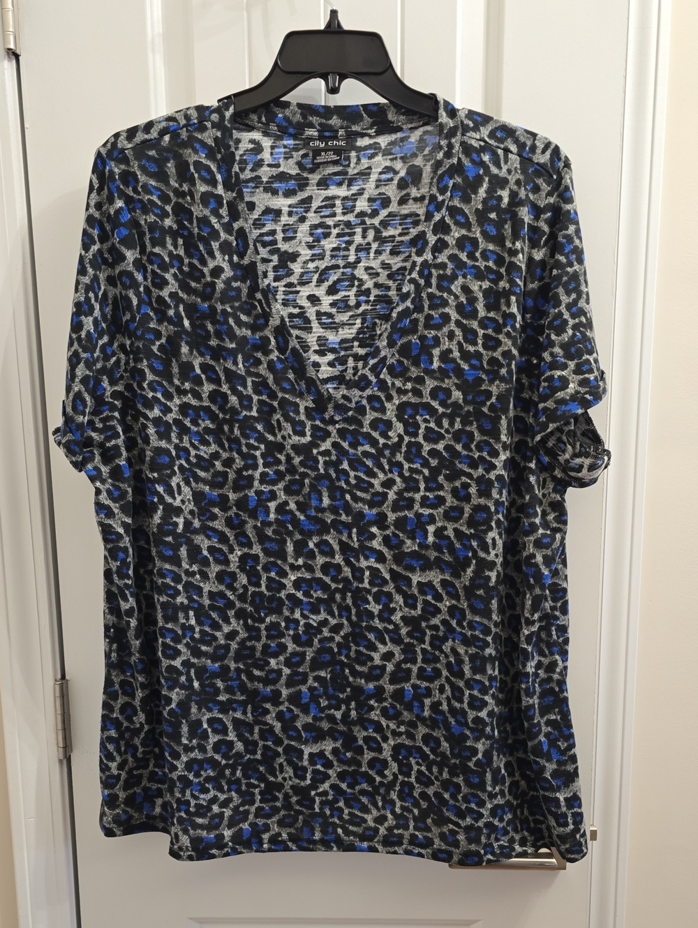 City Chic Black, Gray and Blue Leopard V-Neck Top Excellent Pre-Owned Condition!